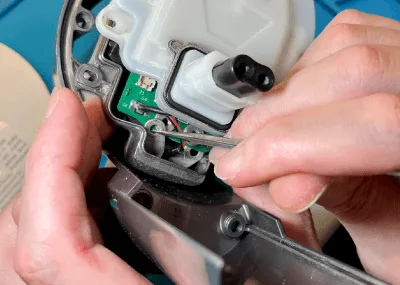 內部零件檢測與維修-Dyson吸塵器深度清潔